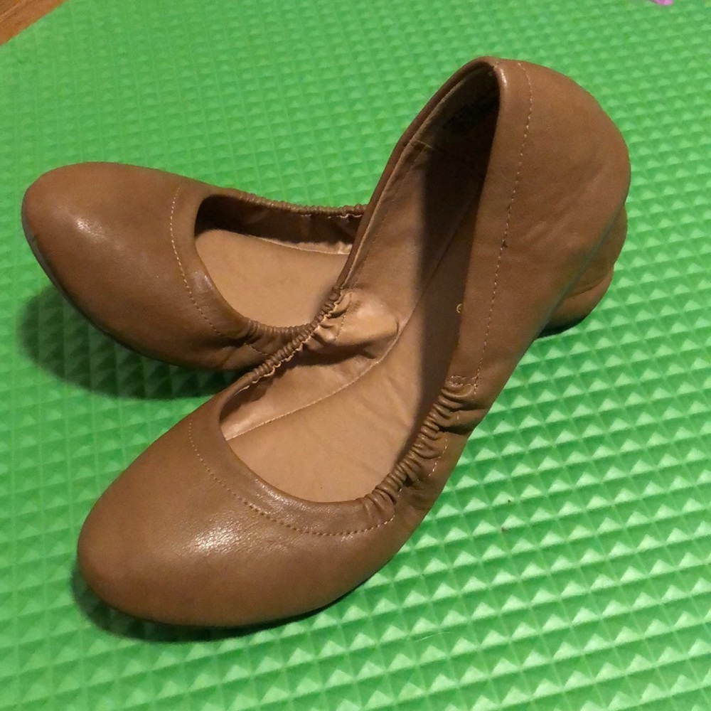 Brown elastic flats